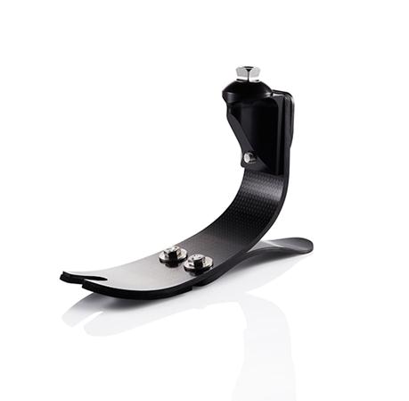 安裝假肢協(xié)助患者日常自由活動(圖1)